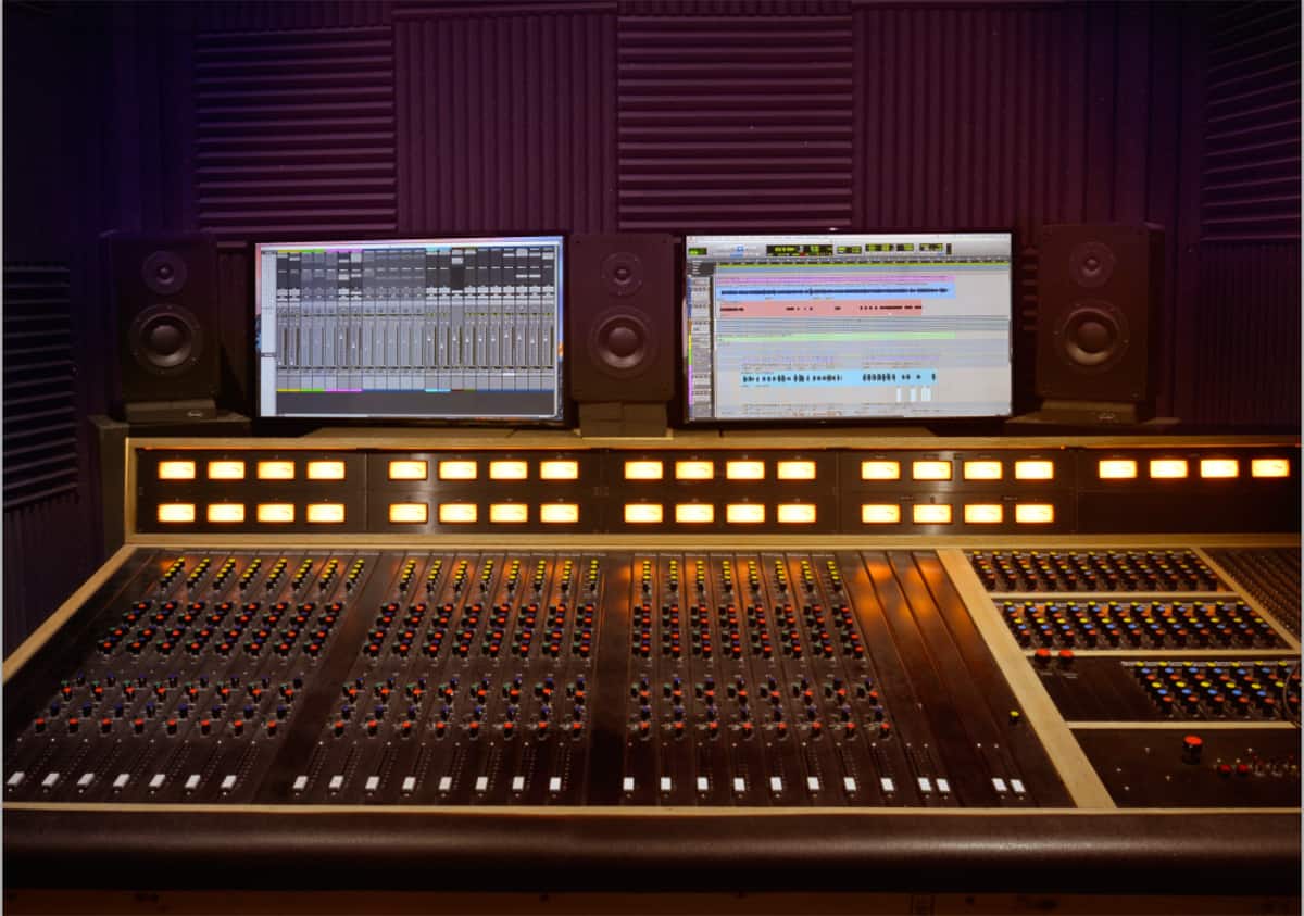 Lamont Audio in Phoenix, AZ has a state-of-the-art recording and mixing console with the latest ProTools software.